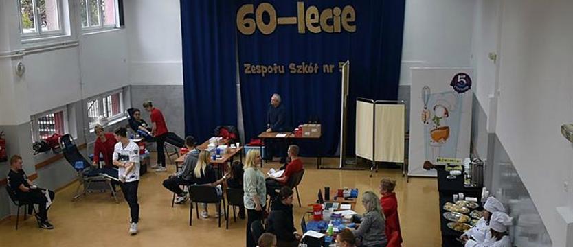Jubileusz z kiełbaskami, kaszanką i bigosem