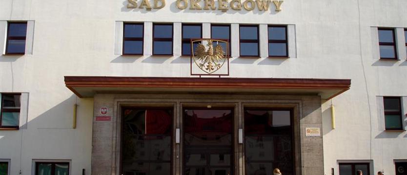 Nie wiedziała o braku pokrywy