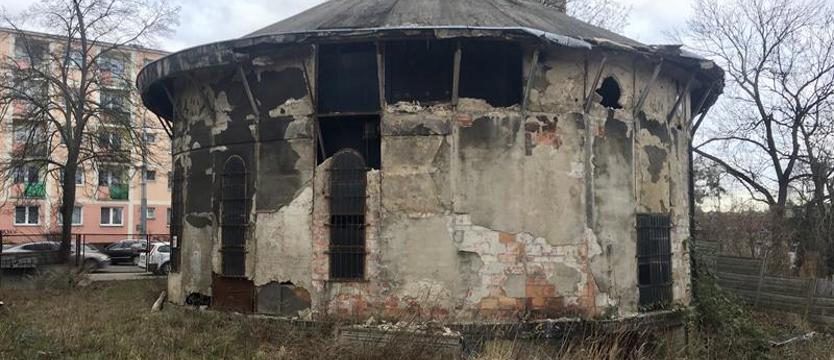 Zabytek niszczeje, właściciele się zmieniają. Fatum nad wieżą