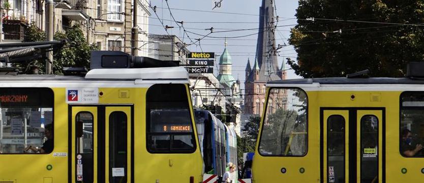 Gorąco w komunikacji miejskiej. Ile pojazdów jest przygotowanych na upały?