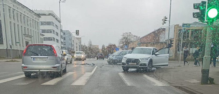 Zderzenie na skrzyżowaniu Emilii Plater i Sczanieckiej