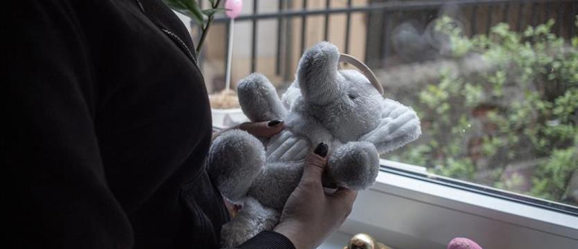 Noworodek nie wrócił do domu. Rozpacz matki, ostrożność sądu