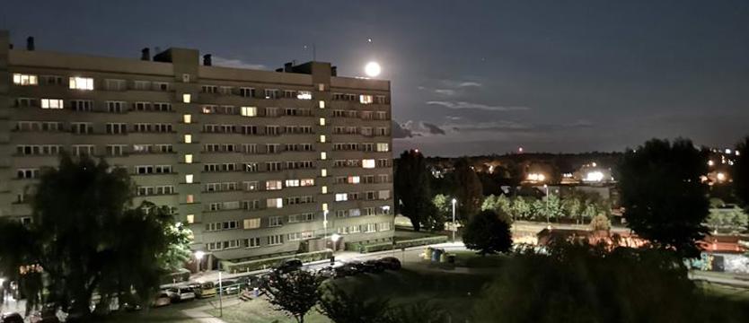 Prezes, prawie emeryt, przyspawał się do stołka. Czy RN tupnie w końcu nogą?