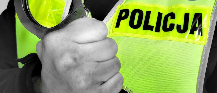 Zdemolowali tramwaj używając młotka. Usłyszeli już zarzuty