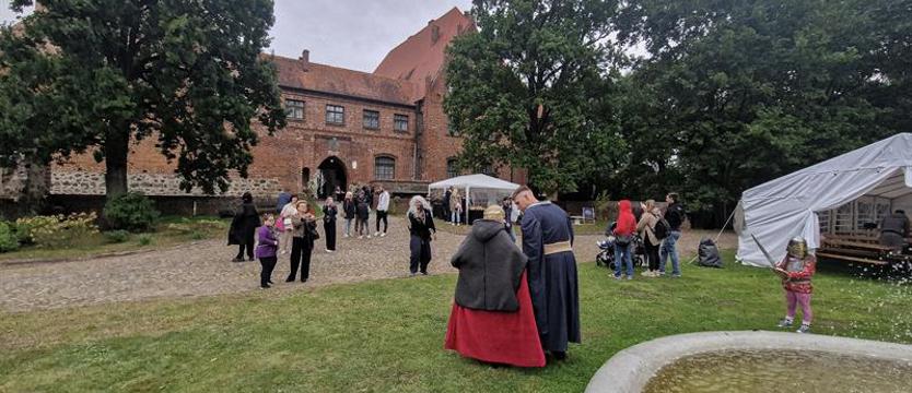 Dni otwarte w zamku w Pęzinie pełne atrakcji. Ekscytująca podróż do przeszłości