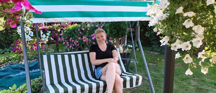 (kurier.kwiaty.21) Rododendrony i piwniczka na wino