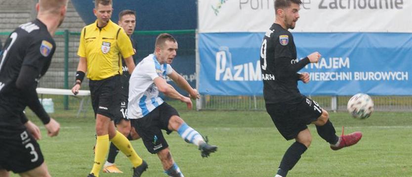 Piłka nożna. Świt napędził strachu obrońcy trofeum
