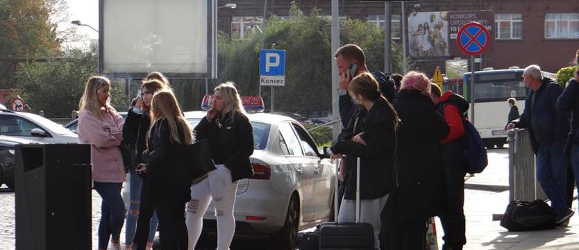 Postój „kiss & ride" przy Dworcu Głównym w Szczecinie. (Nie) tylko na buziaka?