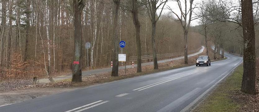 Czekanie na tragedię. Kiedy powstanie bezpieczny wjazd na ścieżkę rowerową z Barlinka do Pełczyc?