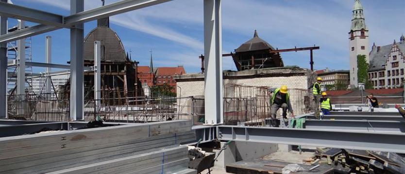 Zabytek z nową historią przy ul. św. Ducha. Wkrótce nowy dach nad dawną drukarnią