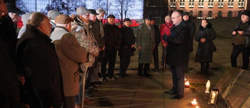 „Światło Wolności” dla ofiar stanu wojennego. Znicze zapłonęły na pl. Solidarności
