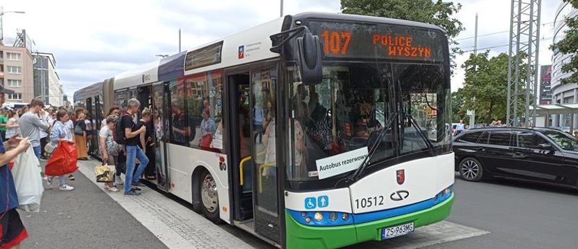 Każdego dnia brakuje autobusów. Priorytet to „107”