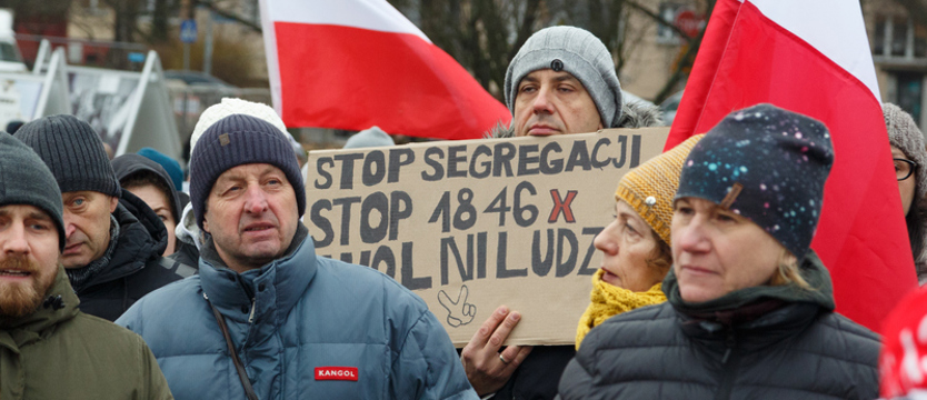Wiec antyszczepionkowców w Szczecinie.  Przeciwko "segregacji" i "biodyktaturze"