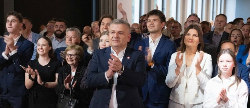 Radość w szczecińskim sztabie KO po ogłoszeniu wyników wyborów