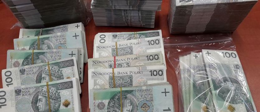 Trzydzieści tysięcy dla lewego policjanta