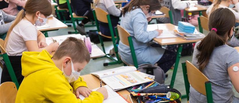 Nauczyciele nie chcą szczepionki AstraZeneca 
