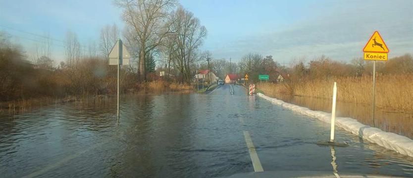 Drogi w powiecie stargardzkim pod wodą. Zalana m.in. krajowa dwudziestka