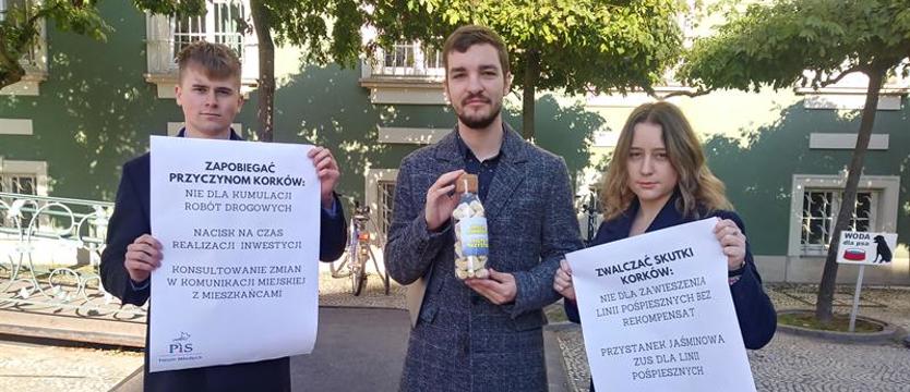 Młodzi z PiS: Nie dla kumulacji robót drogowych