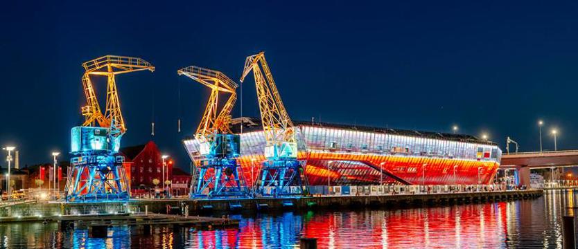 Na Łasztowni po zmroku. Wypatruj symbolicznych iluminacji