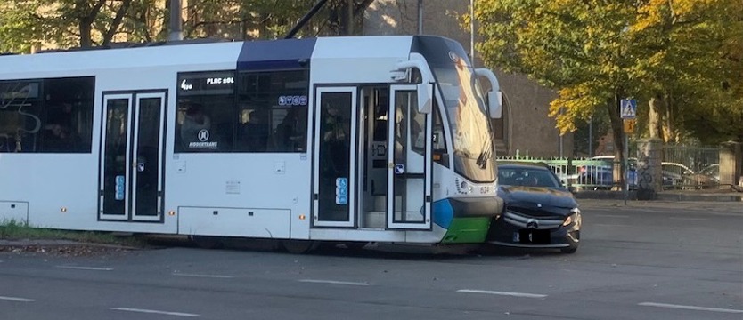 Kolizja z tramwajem w al. Piastów
