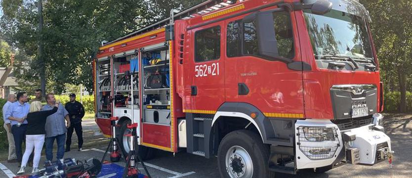Gotowi do akcji w tunelu. Świnoujscy strażacy mają nowy wóz i sprzęt