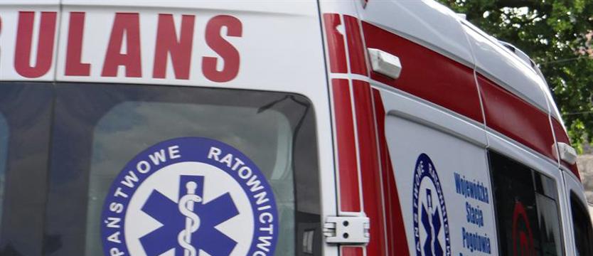 Dwa samochody osobowe i bus zderzyły się na dk 37. Trasa jest zablokowana