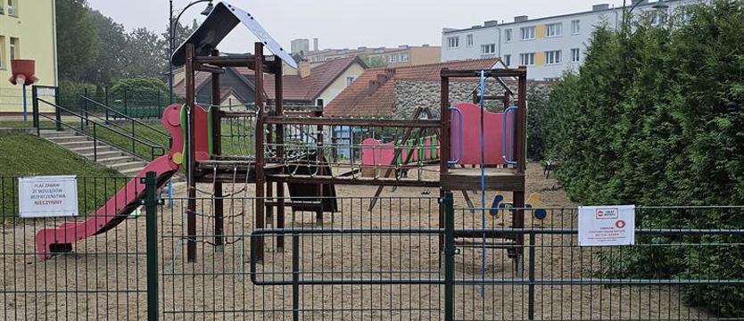Jest niebezpiecznie. Plac zabaw pozostanie zamknięty