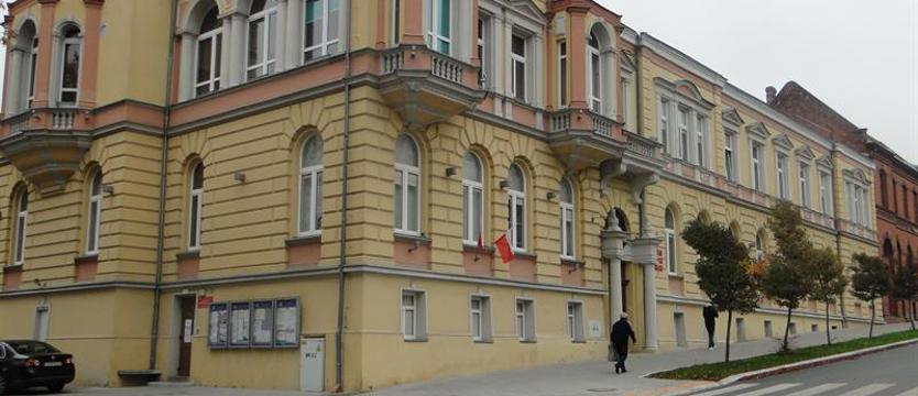 Mieszkańcy krytykują, burmistrz podpowiada pytania. Referendum po gryfińsku?