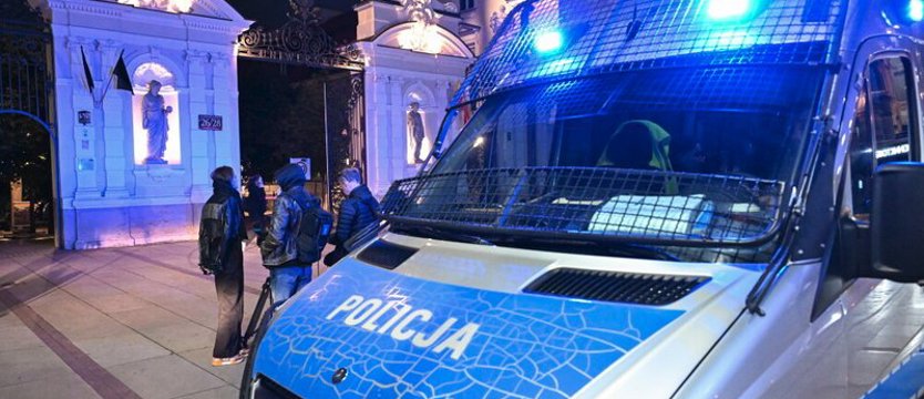 Zabójstwo na UW. Nie żyje kobieta, ochroniarz ranny, sprawca zatrzymany