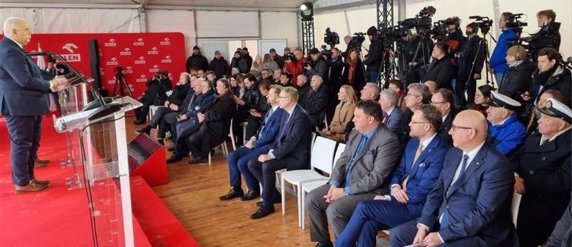 Gazowiec „Lech Kaczyński” przywitany w Świnoujściu