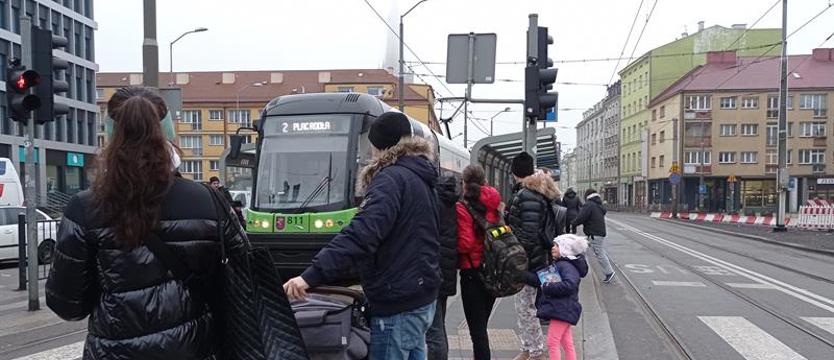 Komunikacja w święta. Mniej kursów i zawieszone linie
