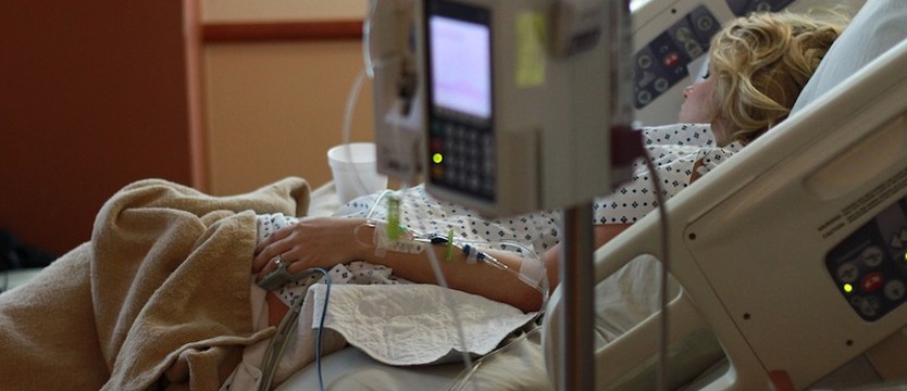 Ciężki przebieg COVID-19 może skomplikować ciążę