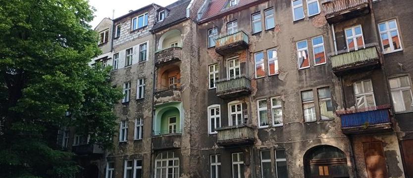 Przebudowa coraz droższa. Trzecie podejście STBS do oficyn