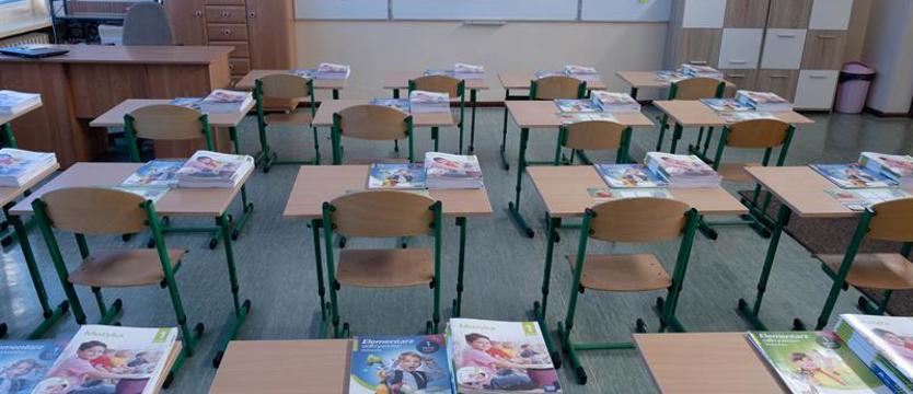 Podwyżki dla nauczycieli. Związkowcy: skandal, poniżenie, oszustwo i manipulacja