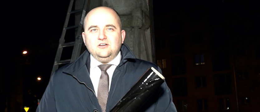 Radny Matecki namawia do usunięcia pokomunistycznego pomnika