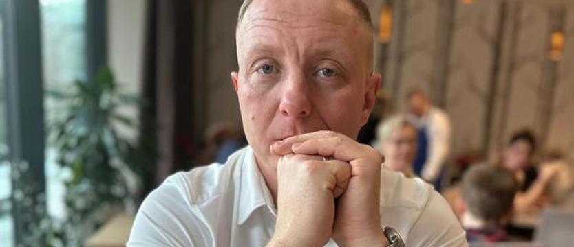 Śmierdząca wojna. Przedsiębiorca stał się ofiarą ataków