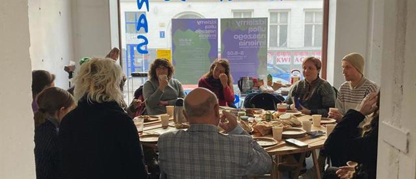 Ruszają „Środy w ŚRODKU”. Stworzyć ogródek gastronomiczny przy lokalu