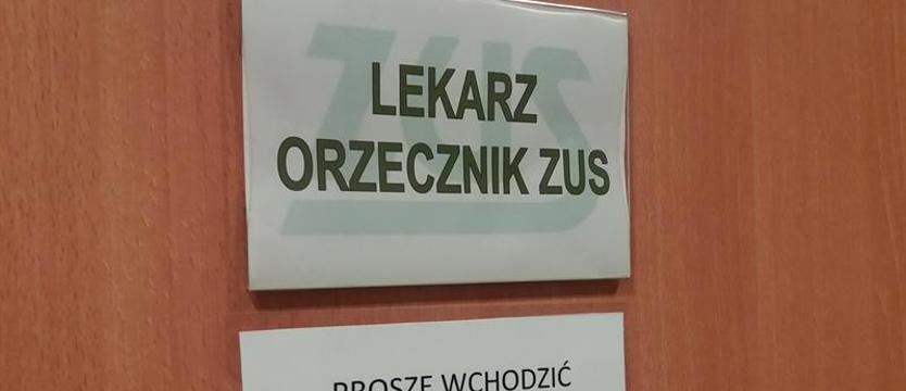 Paralotnią na zwolnieniu lekarskim? ZUS coraz częściej kontroluje chorych