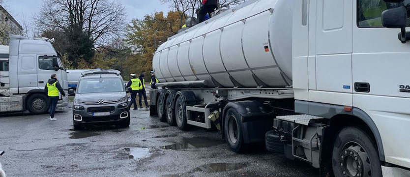 Dobry olej przerabiali na posmażalniczy, żeby wyłudzić VAT