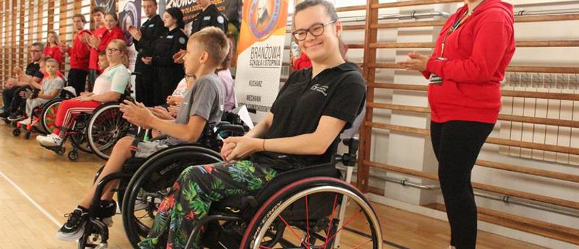 Wielkie emocje i sportowa rywalizacja. III Zawody Sportowe Dzieci i Osób Niepełnosprawnych na wózkach inwalidzkich w Nowogardzie