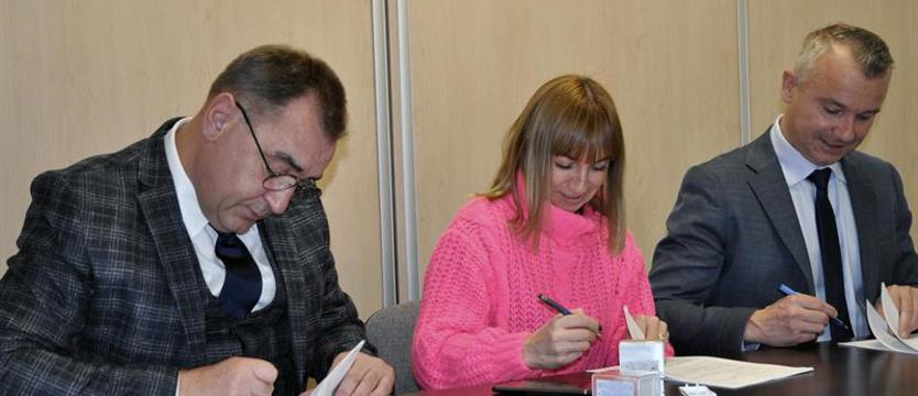 Pierwsza umowa podpisana. Starosta kołobrzeski wyszedł na wolność i wrócił do pracy