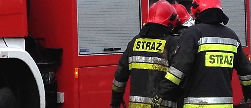 Ogień z uszkodzonego gazociągu na ul. Kolumba