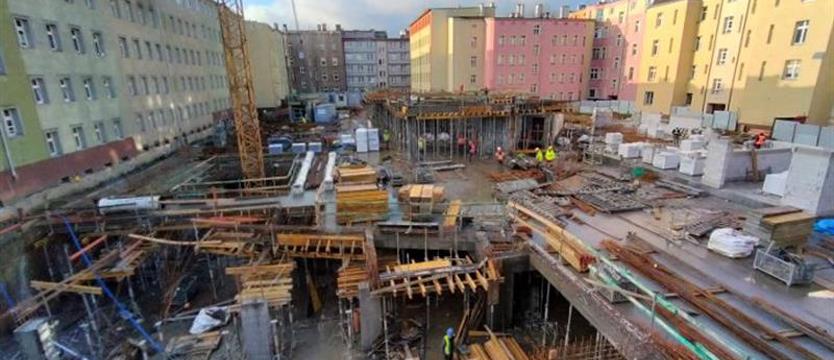 Zmienia się śródmiejski kwartał. Mieszkania, żłobek, parkingowiec