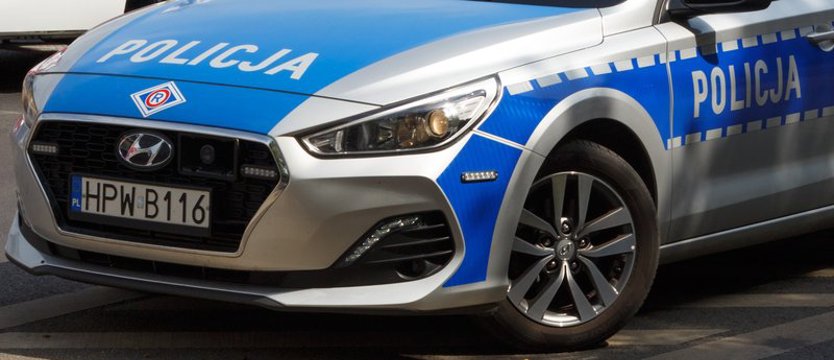 Auto uderzyło w barierę. Problemy z przejazdem na S6