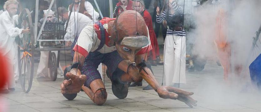 Gigantyczny Guliwer na placu Solidarności