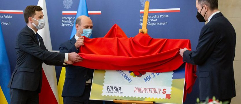 „Jesteśmy z Wami!” na pocztowym znaczku