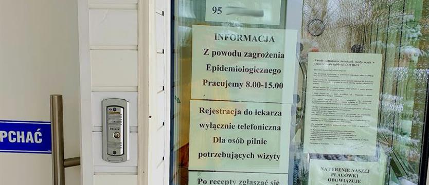Leczy przez zamknięte drzwi, telefonicznie