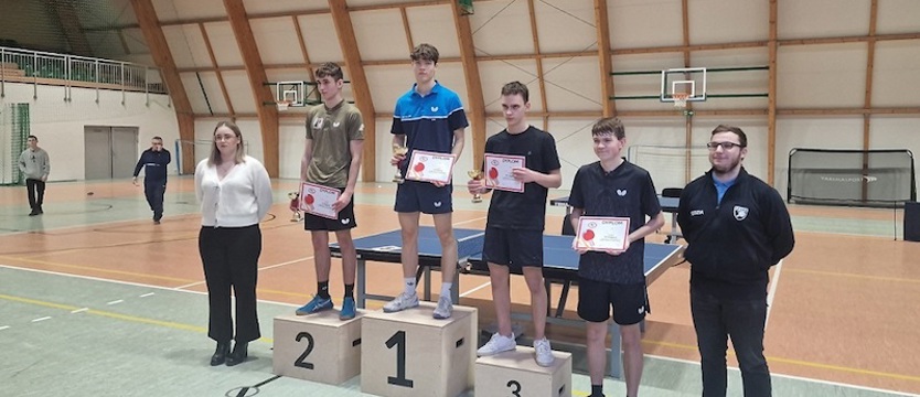 Tenis stołowy. III Wojewódzki Turniej Klasyfikacyjny Juniorów w Stepnicy