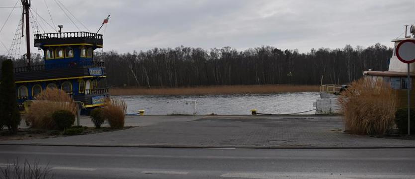 Rodzina męża chce wiedzieć, kto wjechał do rzeki. Rok po tragedii w Dziwnowie