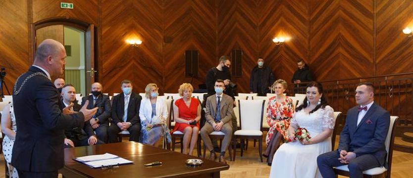 Prezydent Szczecina udzielił ślubu. Pierwsza para w nowej sali
